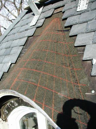 Slate layout during construction of an eyebrow dormer